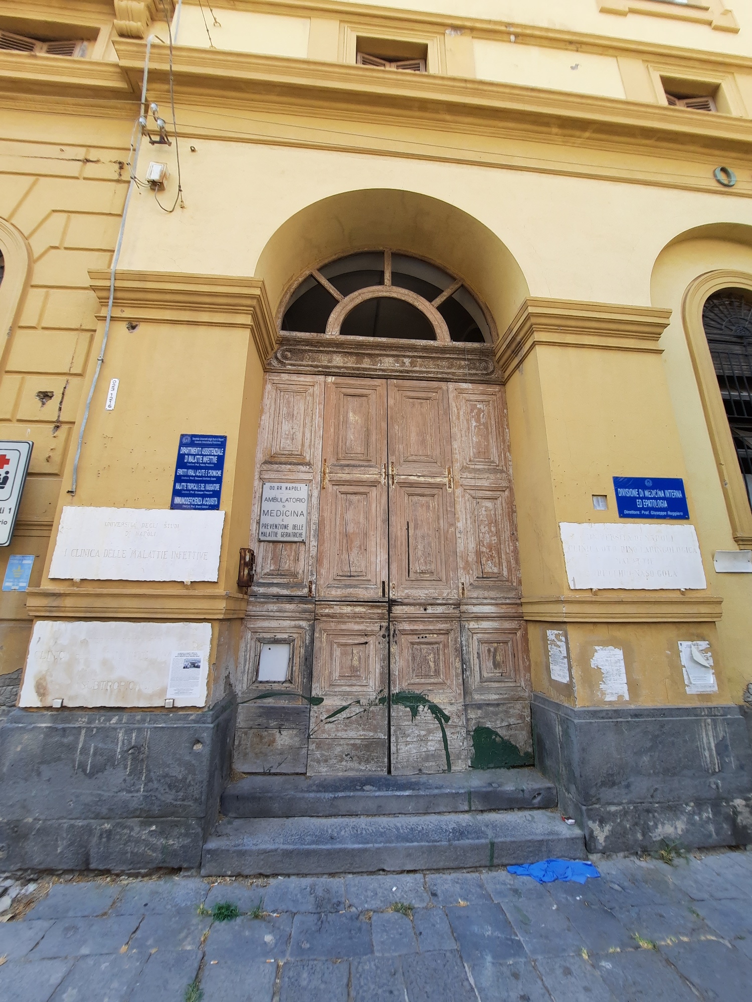 old Gesù e Maria Hospital, Naples (16).jpg